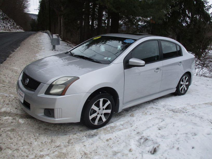 2012 Nissan Sentra SR's photo