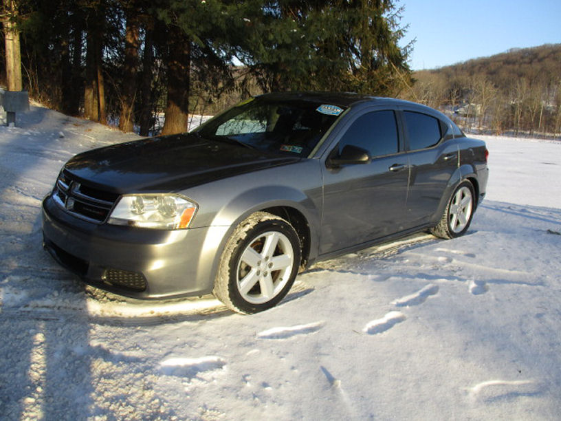 2013 Dodge Avenger SE's photo